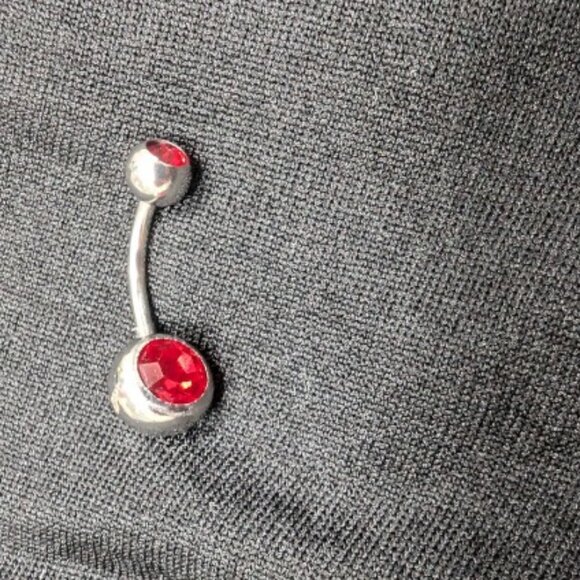 Belly Button Jewelry - Silver with Red Stone - Picture 2 of 3